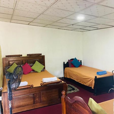 Malee Homestay Polonnaruwa Buitenkant foto