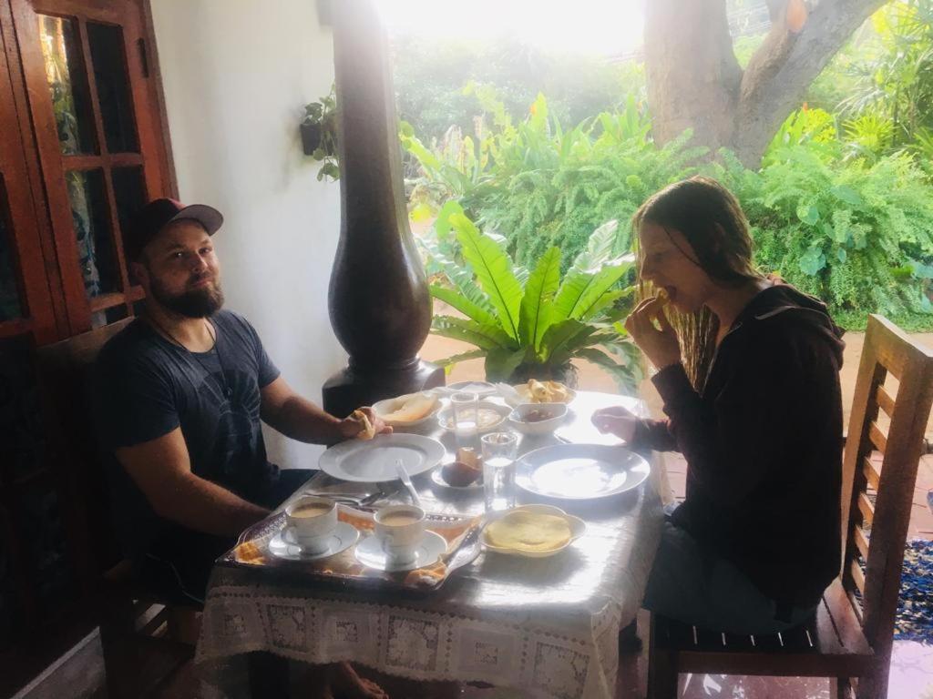 Malee Homestay Polonnaruwa Buitenkant foto