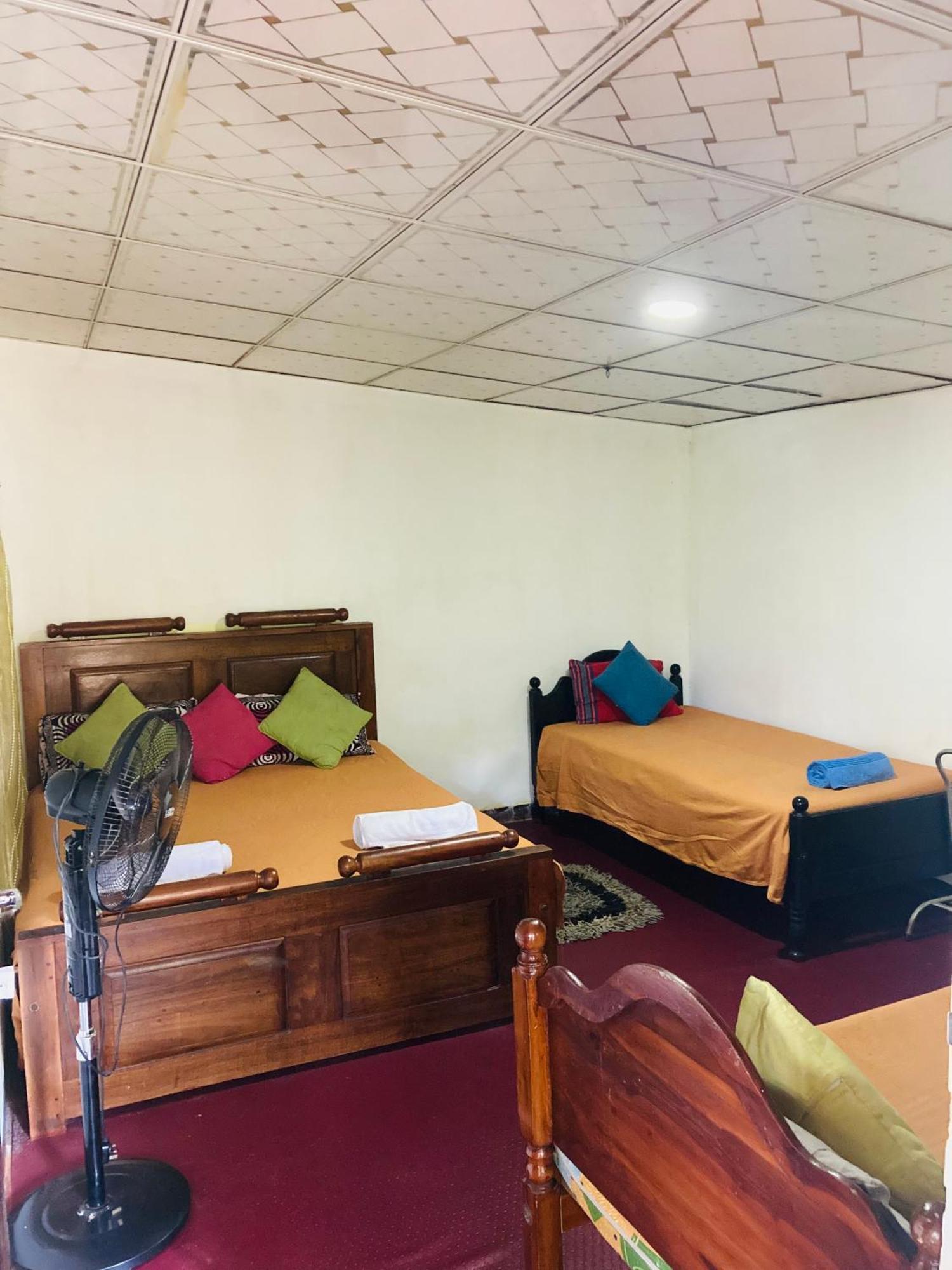 Malee Homestay Polonnaruwa Buitenkant foto