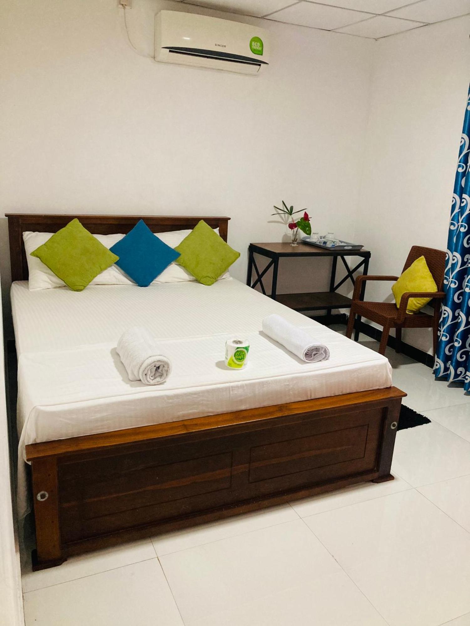 Malee Homestay Polonnaruwa Buitenkant foto