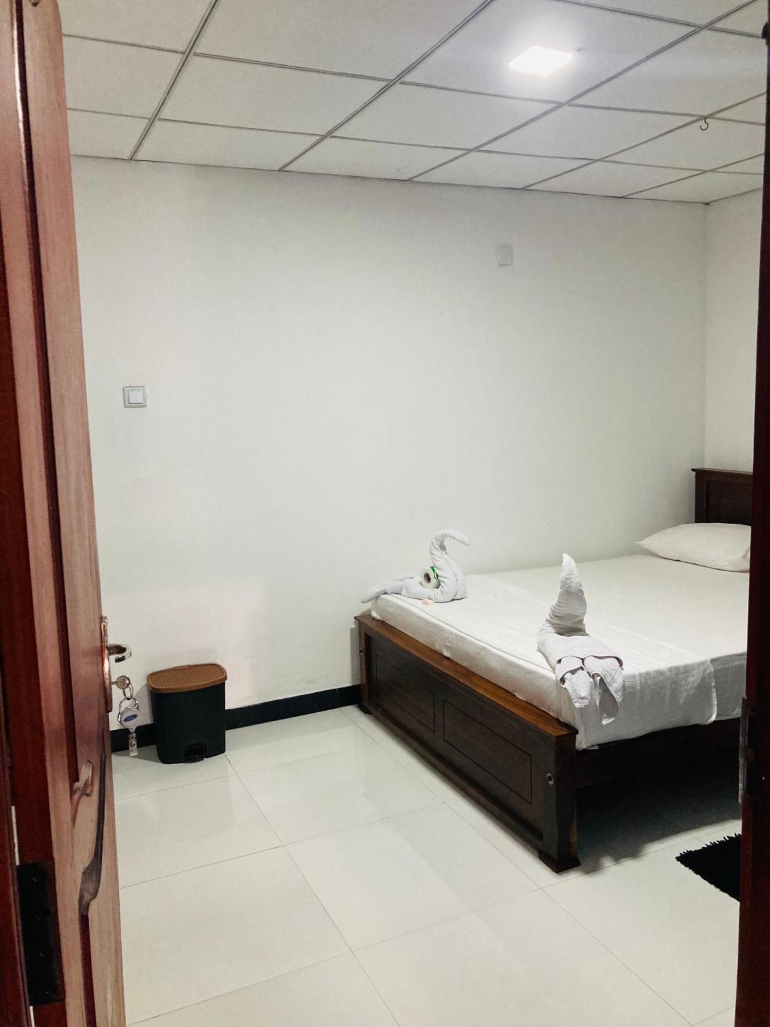 Malee Homestay Polonnaruwa Buitenkant foto