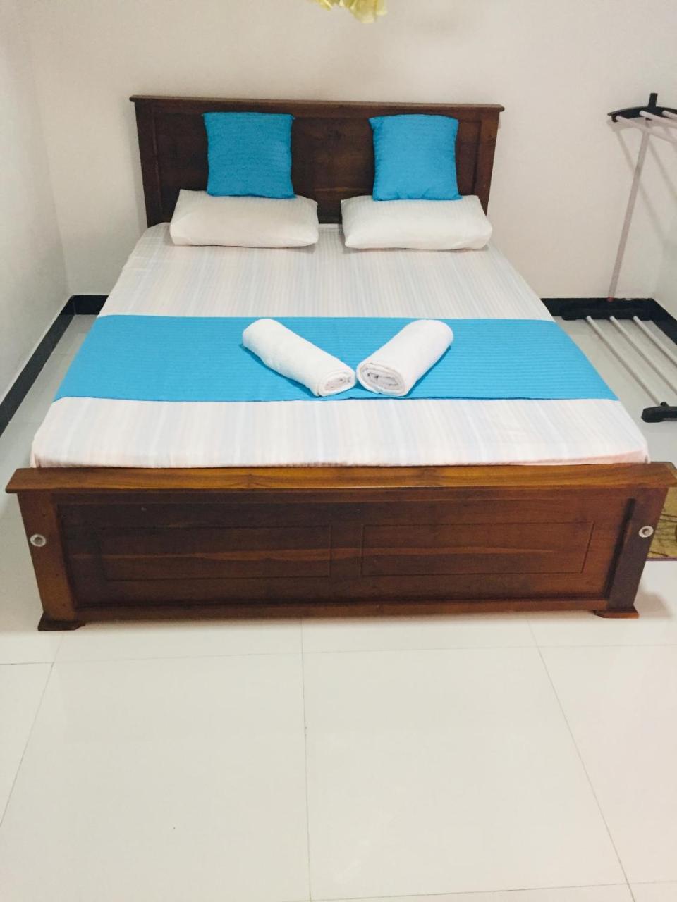 Malee Homestay Polonnaruwa Buitenkant foto
