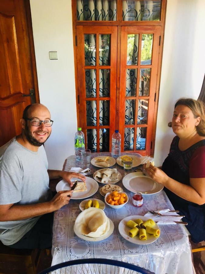 Malee Homestay Polonnaruwa Buitenkant foto