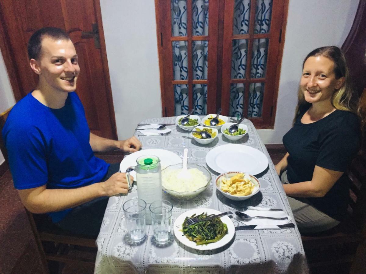 Malee Homestay Polonnaruwa Buitenkant foto